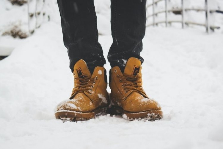 This simple trick will prevent your feet from getting cold while wearing shoes