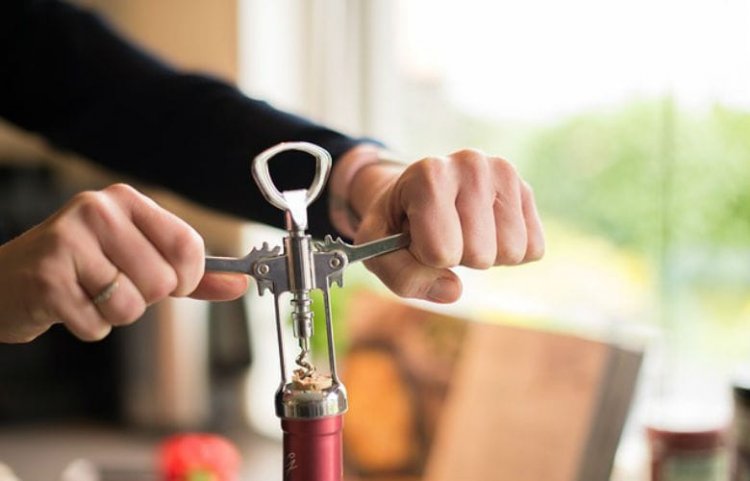 4 ways to open a wine bottle without using a corkscrew